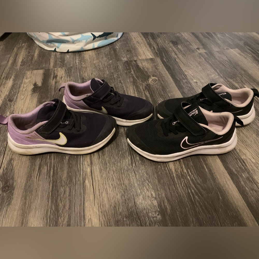 Girls size 1Y Nike sneakers